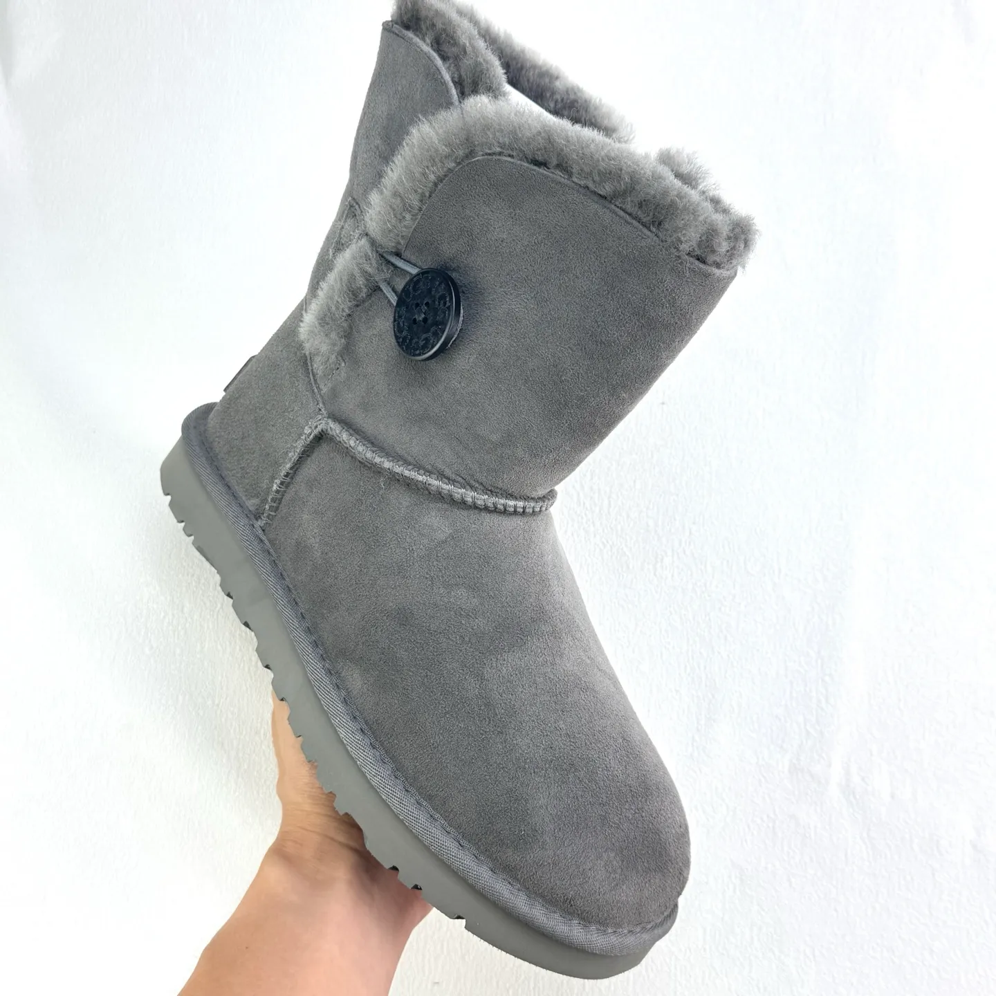 Local 💰460 UGG 6226 mid-tube wooden buckle, classic style of Longfeng fur, Size 35 36 37 38 39 40